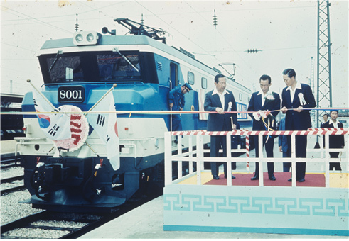 1973.6.20. 중앙선 전기철도 개통 커팅식(박정희 전 대통령)