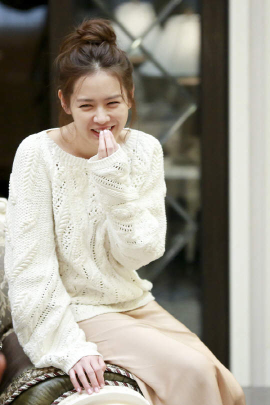 손예진 귀요미 표정.."상어"