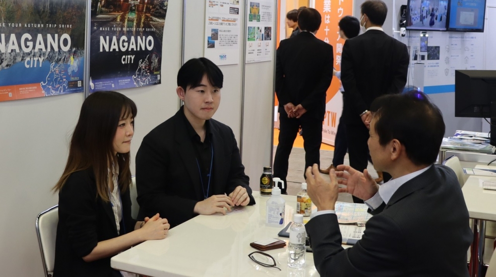 ▲해외 공동 프로젝트 기획 협의 중인 장면 (좌측 두번째) 이건우 대표, (우측 첫번째) Masakazu Tanaka 나가노 시 관계자